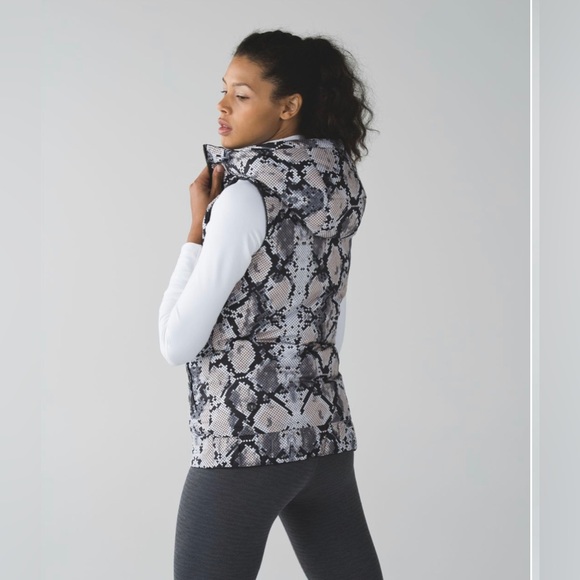 Lulu lemon reversible vest - size 4 - excellent condition - Picture 4 of 8